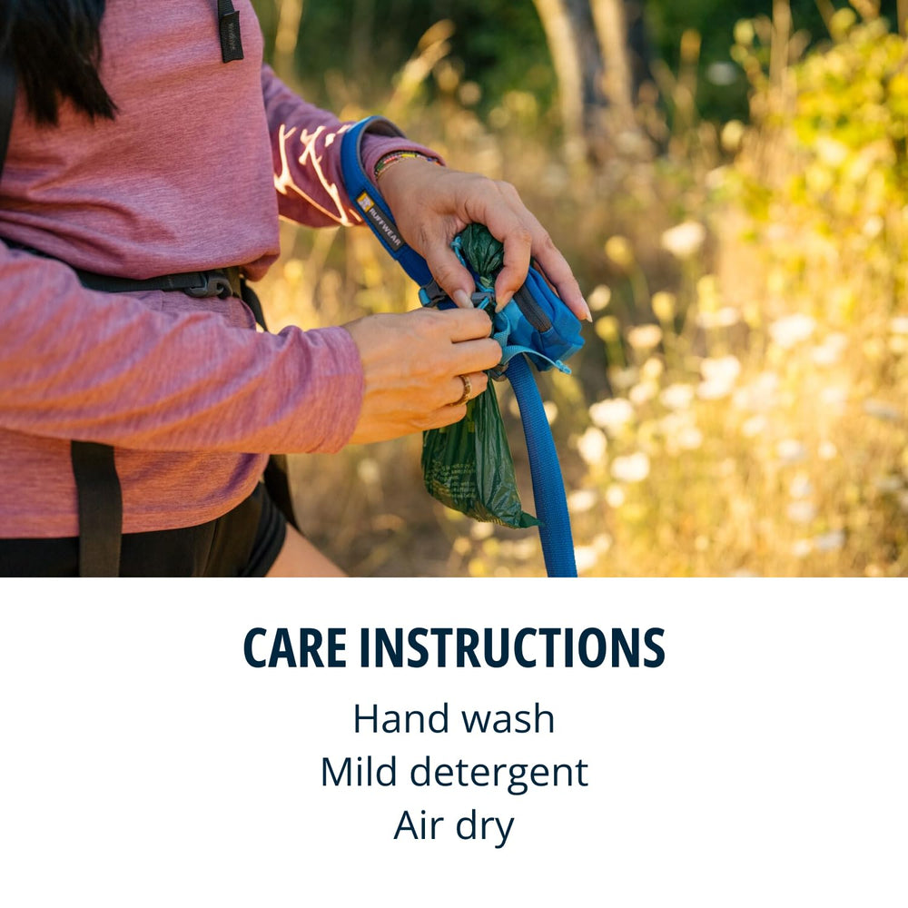 Ruffwear Stash Bag Mini cinch loop keeps full bags secure during walks.