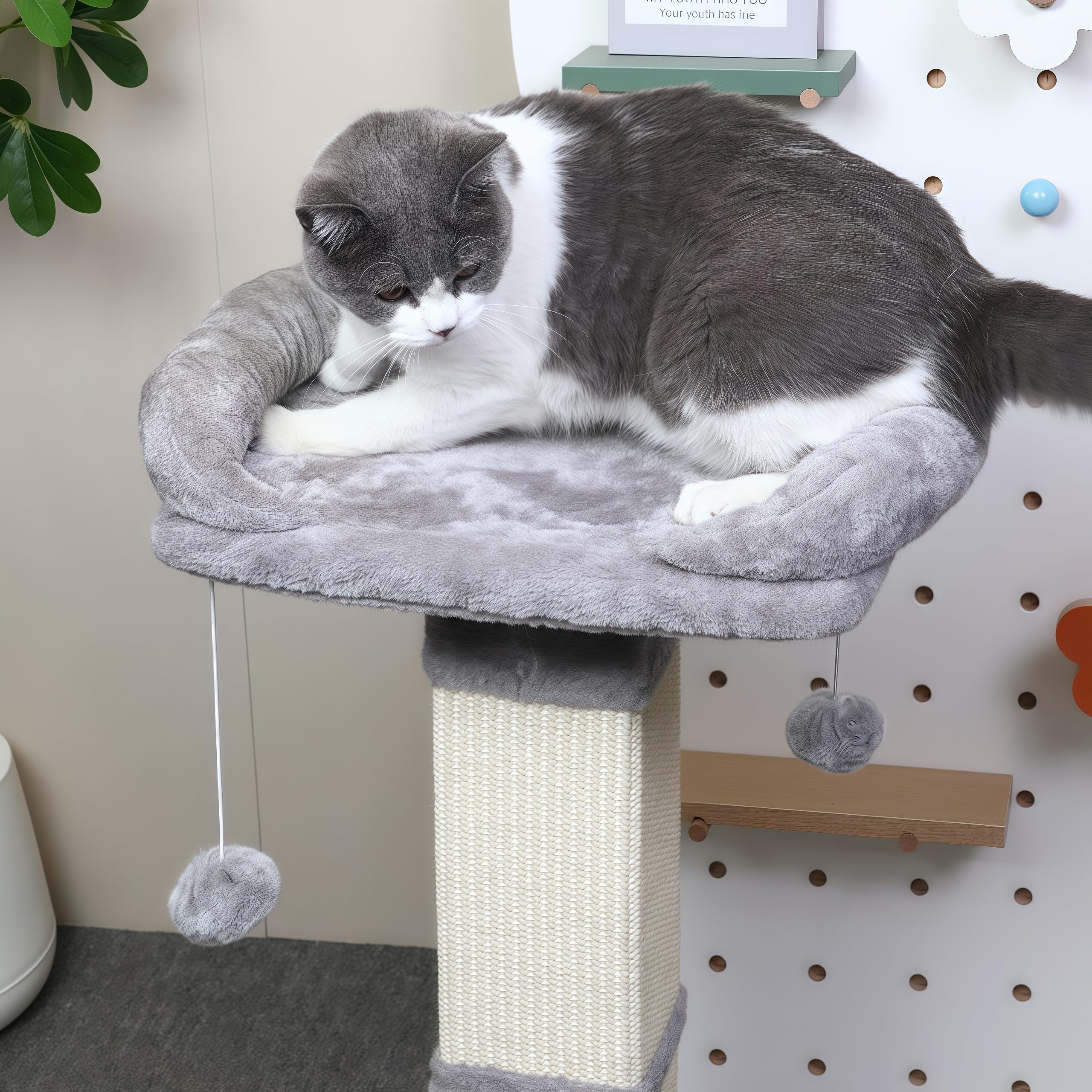 Runske interactive play with side plush balls stimulates hunting instincts.