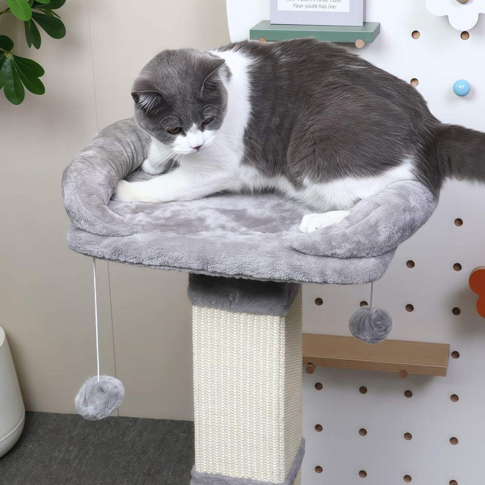 Runske interactive play with side plush balls stimulates hunting instincts.