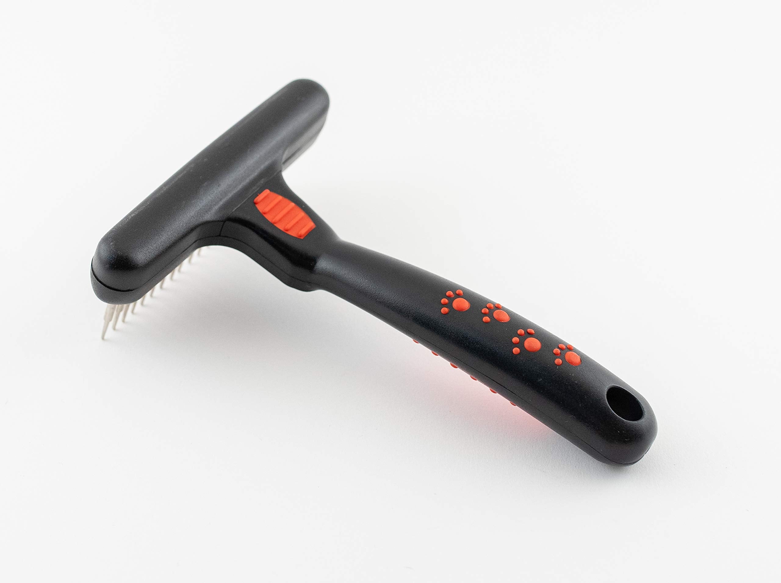RYAN'S PET SUPPLIES Comfort grip grooming tool offers ergonomic handling for longer grooming sessions