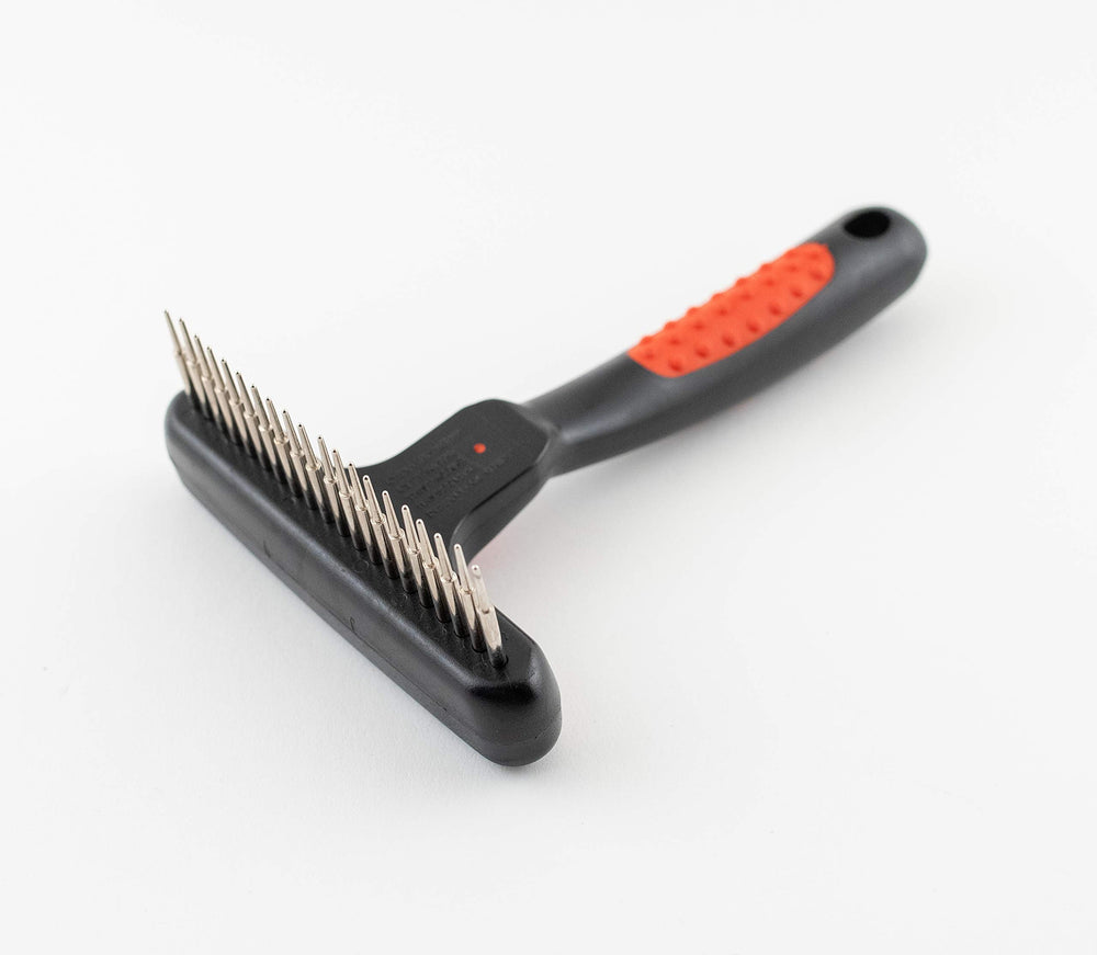 RYAN'S PET SUPPLIES Undercoat rake with stainless steel pins gently detangles mats on dogs