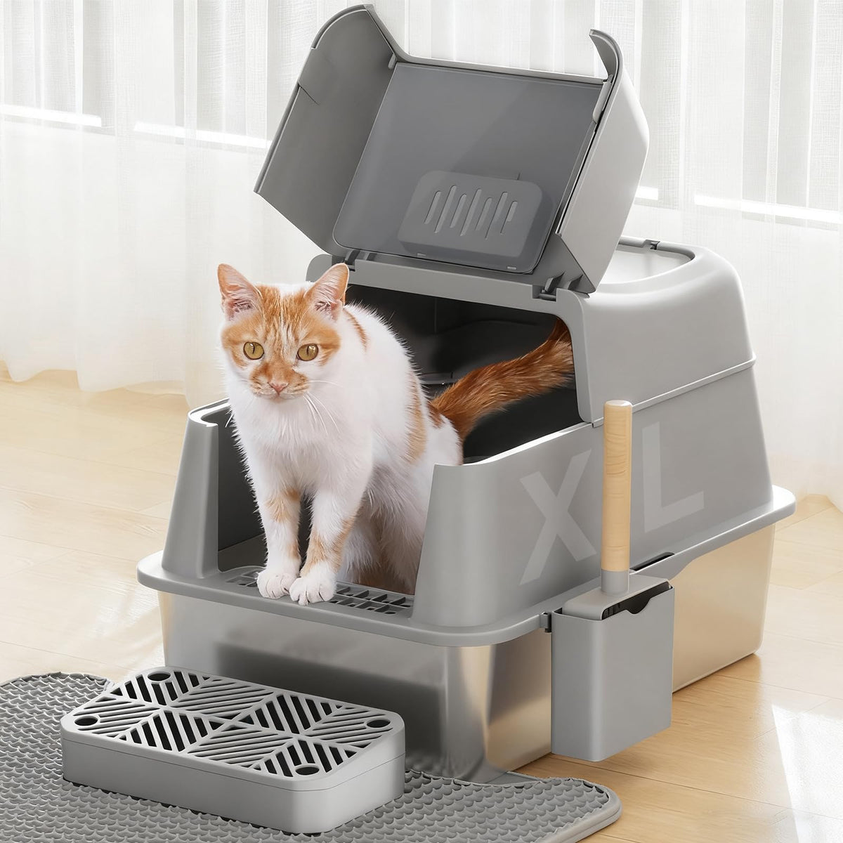 Rywell litter box with 180° flip-top lid for effortless cleaning.