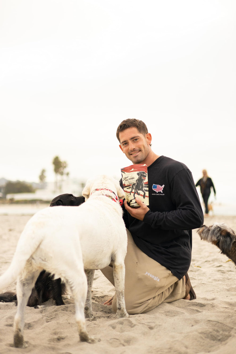 Santa Cruz Paleo dog treats vitamin E illustration underscores added nutrient support.