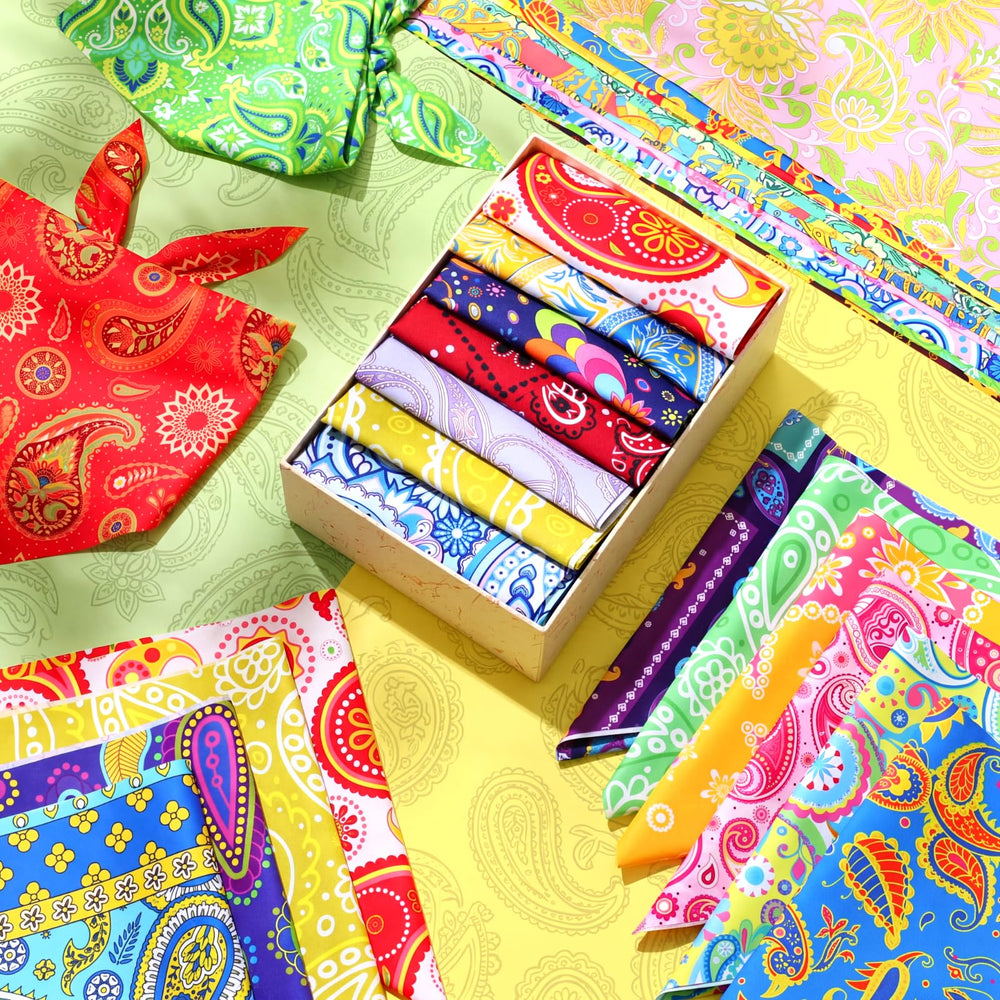 Sanwuta paisley triangle scarf adds color and charm to dogs.