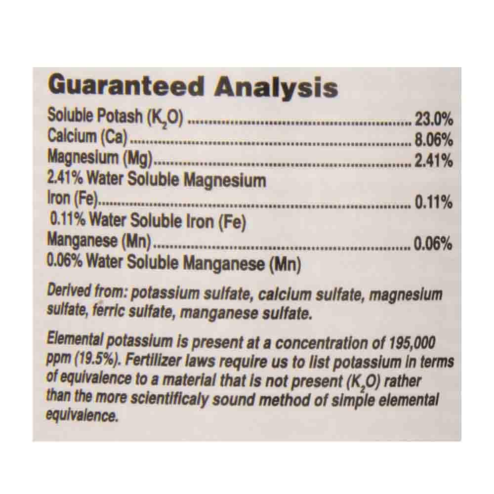 Seachem Equilibrium dosing scoop scene illustrating precise mineral addition.