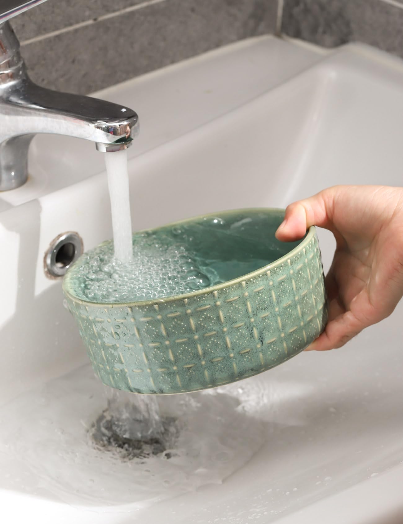 Seyatoo easy-clean dishwasher and microwave safe ceramic bowl.