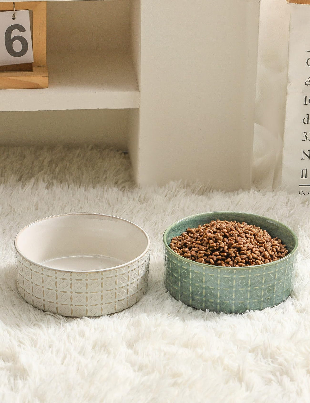 Seyatoo multi-use bowl fits small animals like cats and rabbits.
