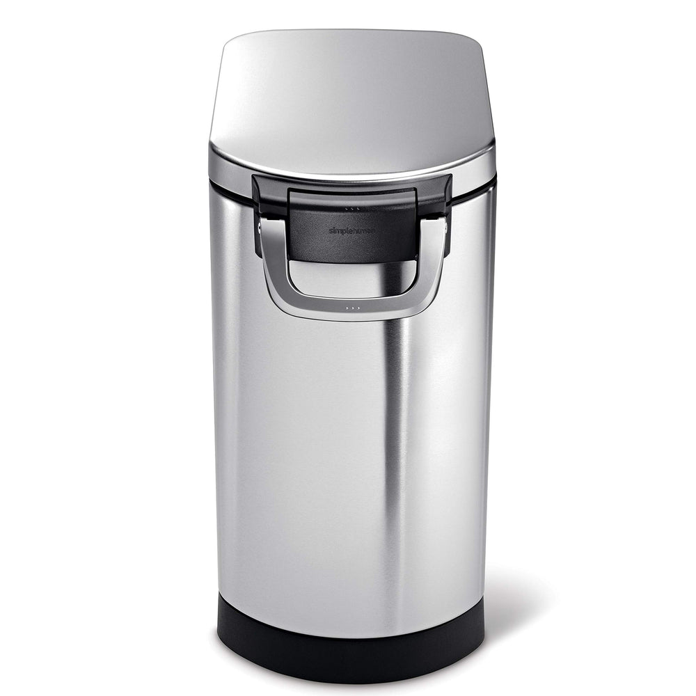 airtight silicone gasket on simplehuman container preserves freshness