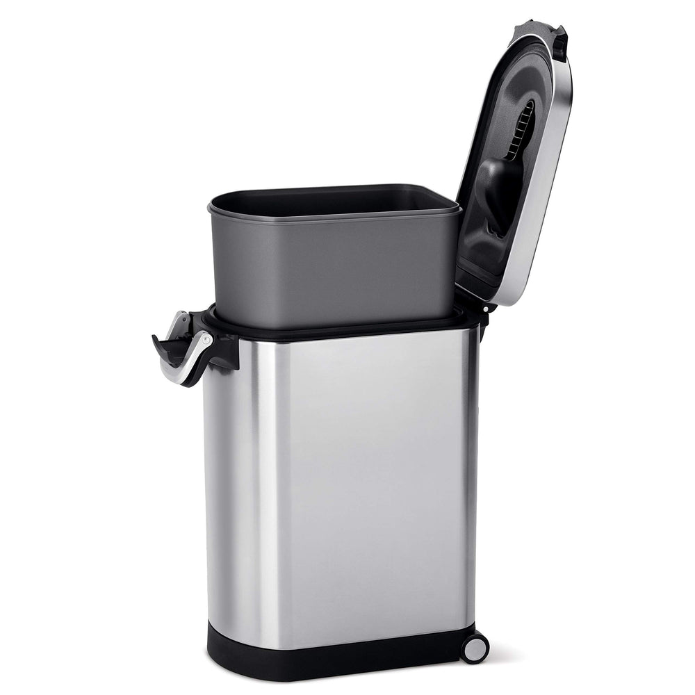 lock-tight ergonomic handle securing the lid on the simplehuman container