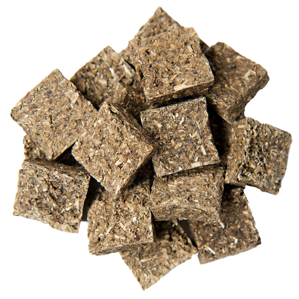 Small Pet Select Healthy Snacker Bundle natural ingredients like hay and fruits featured.