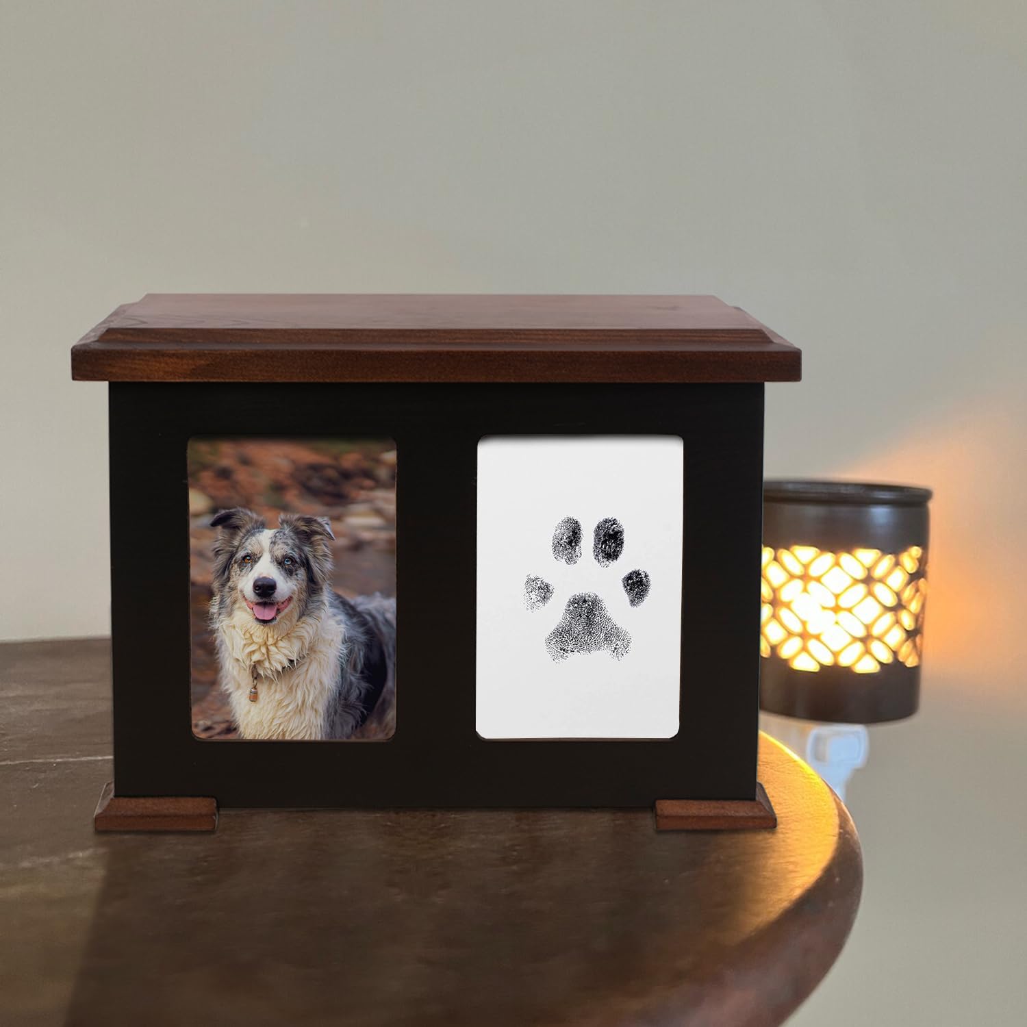 Sofunii dog urn pine wood texture close-up highlighting natural grain.