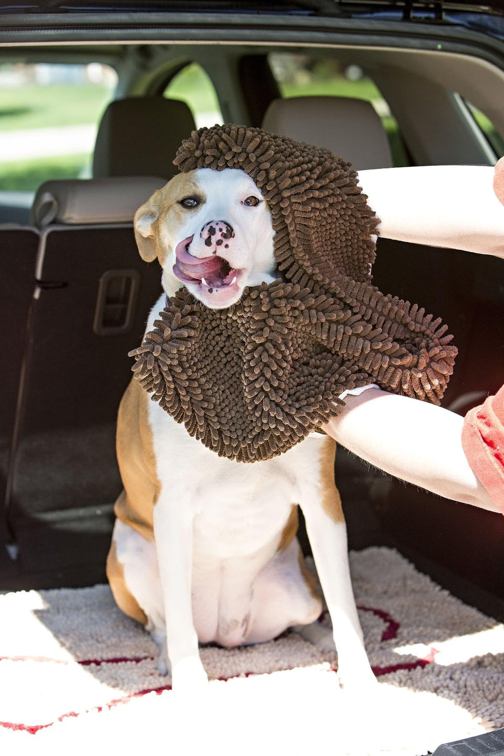 Soggy Doggy Shammy built-in hand pockets provide control while drying paws