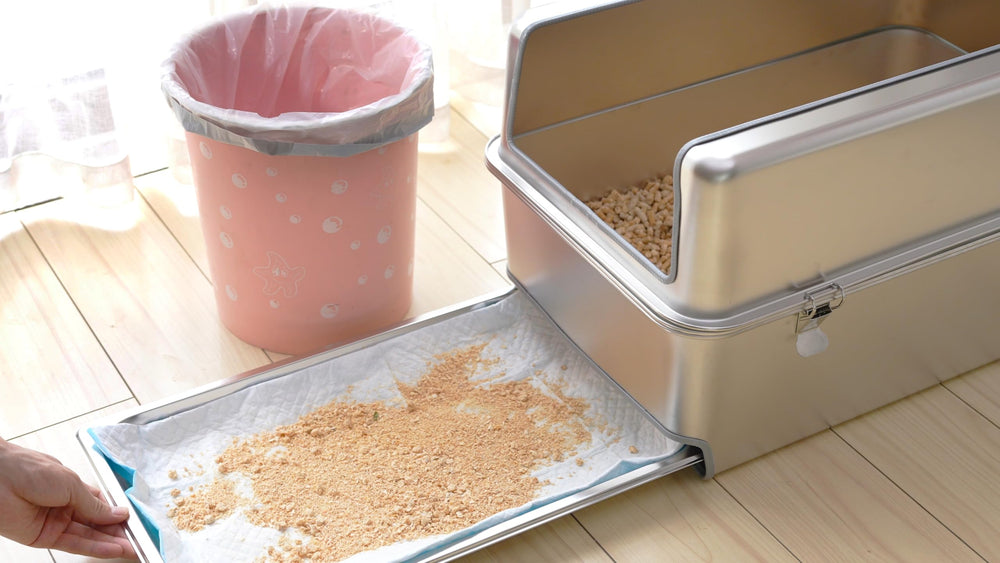 Detachable enclosure with sealing strips reduces leaks and keeps the surroundings neat