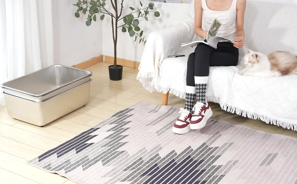 Sorstrem for various cat sizes highlights versatility and convenience for households.