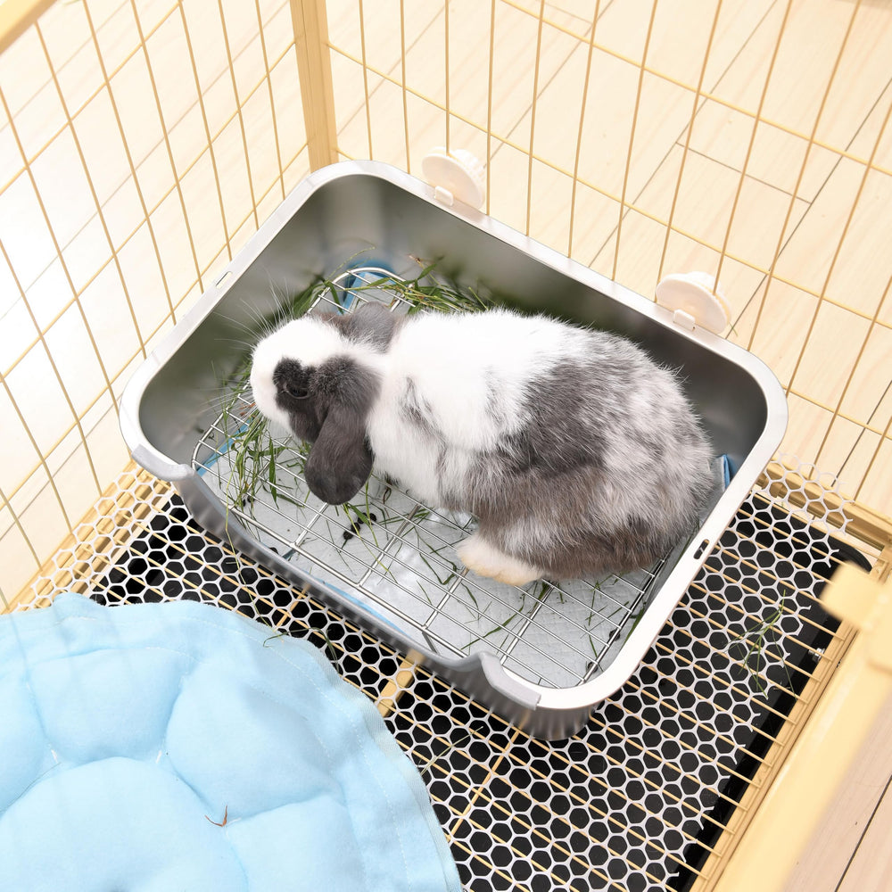 Sorstrem litter box secured to cage for steady, mess-free setup.