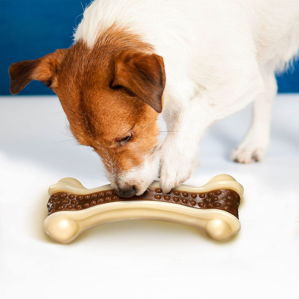 Sosation curved bone design aids gripping and chewing.