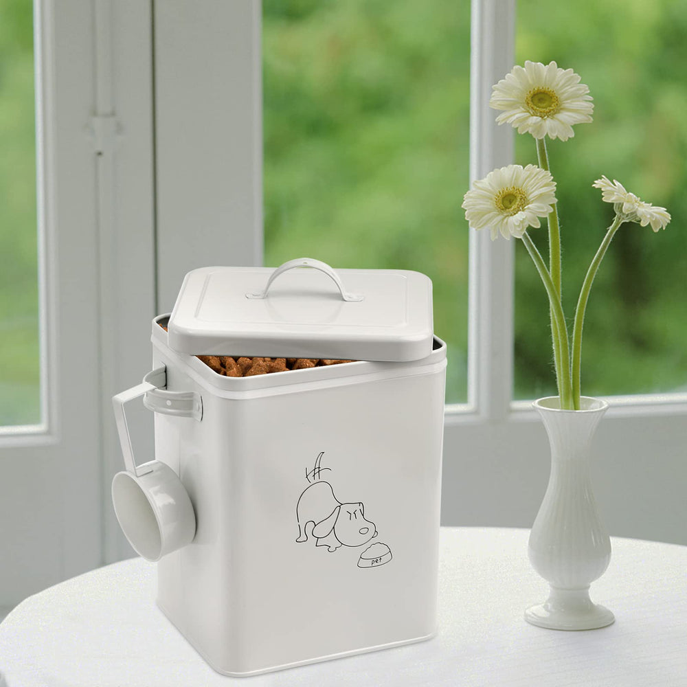 SOUJOY tight-sealing lid keeps treats dry and secure
