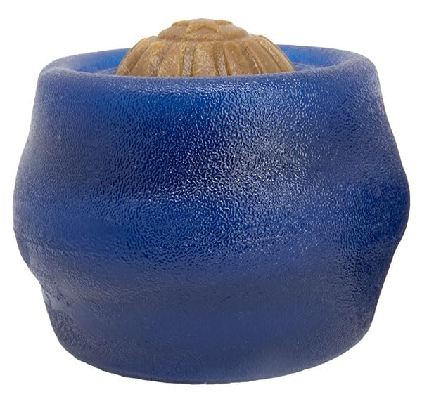 Starmark Everlasting Treat Ball large dental ridges feature demonstration