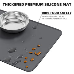 Summark silicone feeding mat protects floors by containing spills during meals.