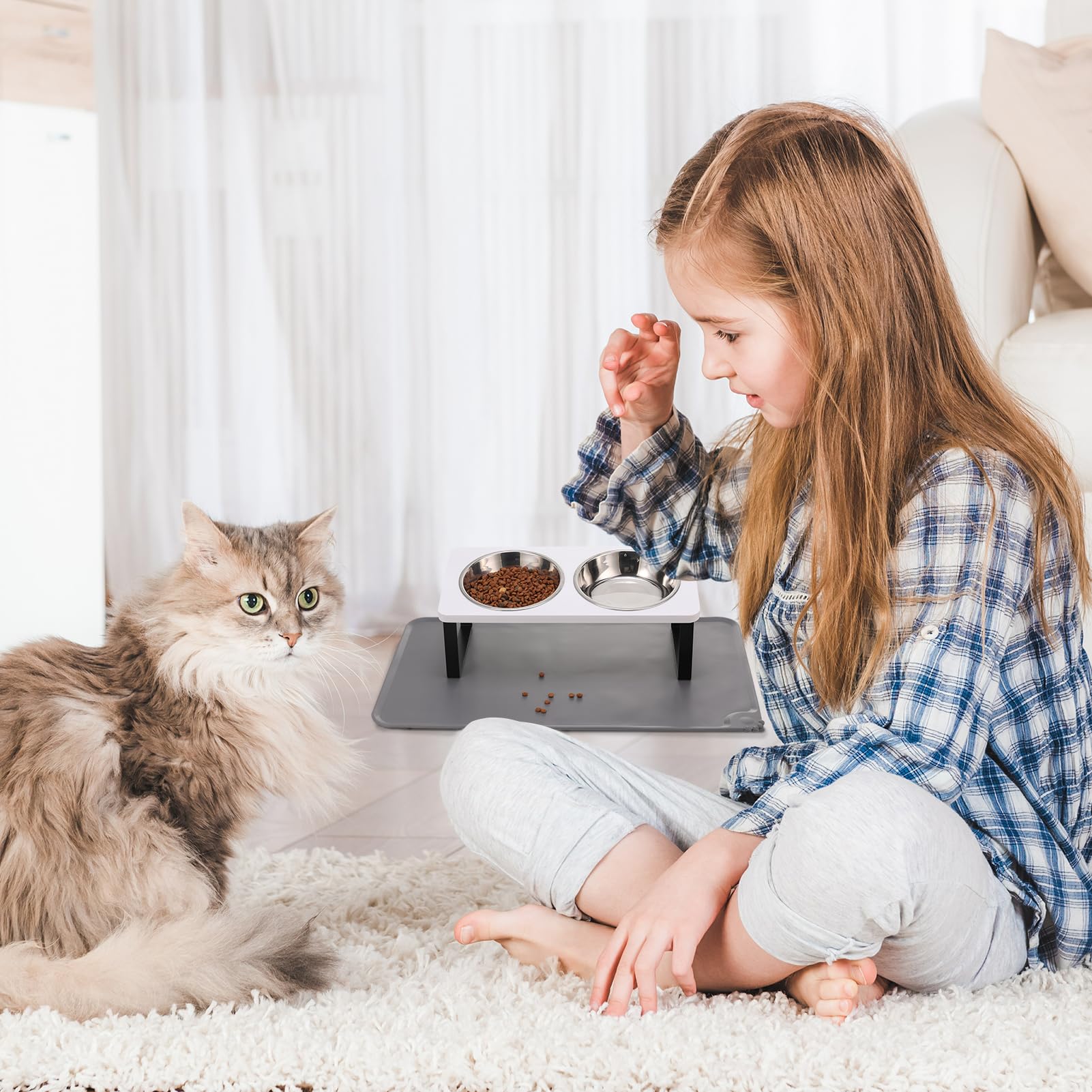 Summark raised design enhances mealtime for cats and puppies