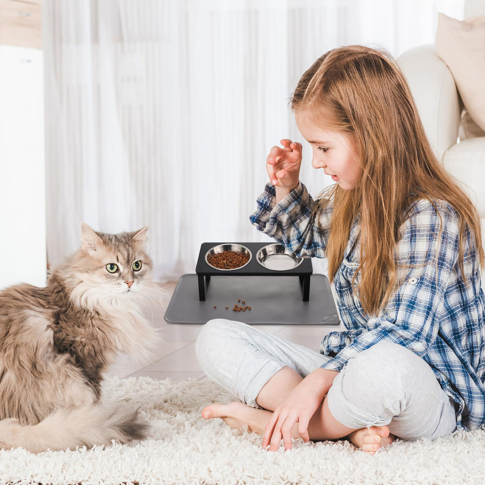 Summark non-slip base feeding stand provides stable mealtime surface