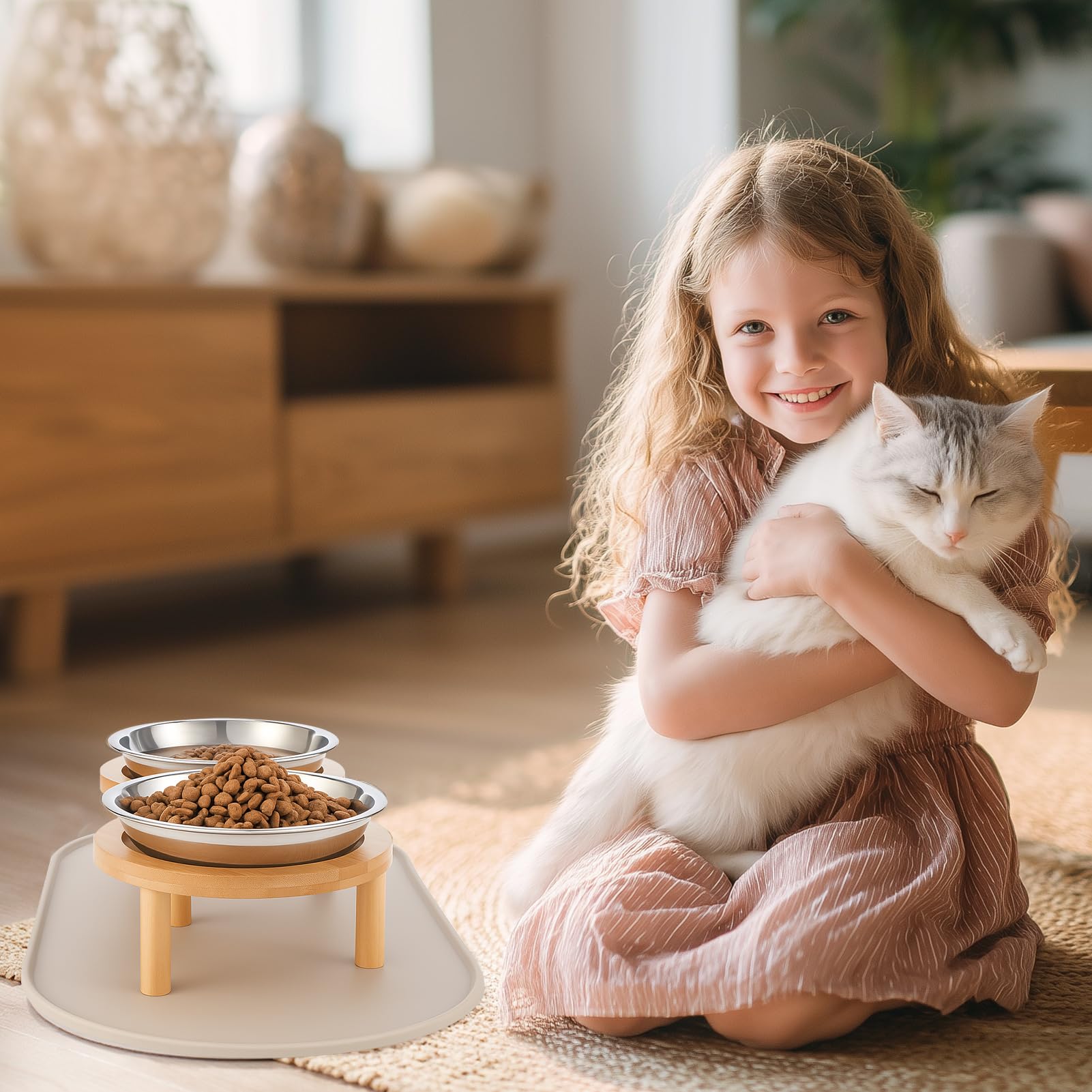 Summark silicone food mat keeps dining areas clean and floors protected.