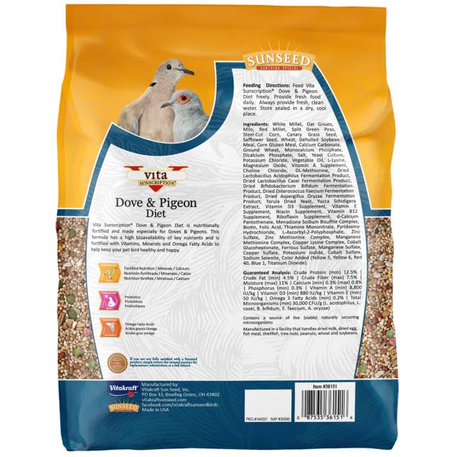 Blend of grains, seeds and vegetables in Sunseed Vita Sunscript 5lb ingredient mix.