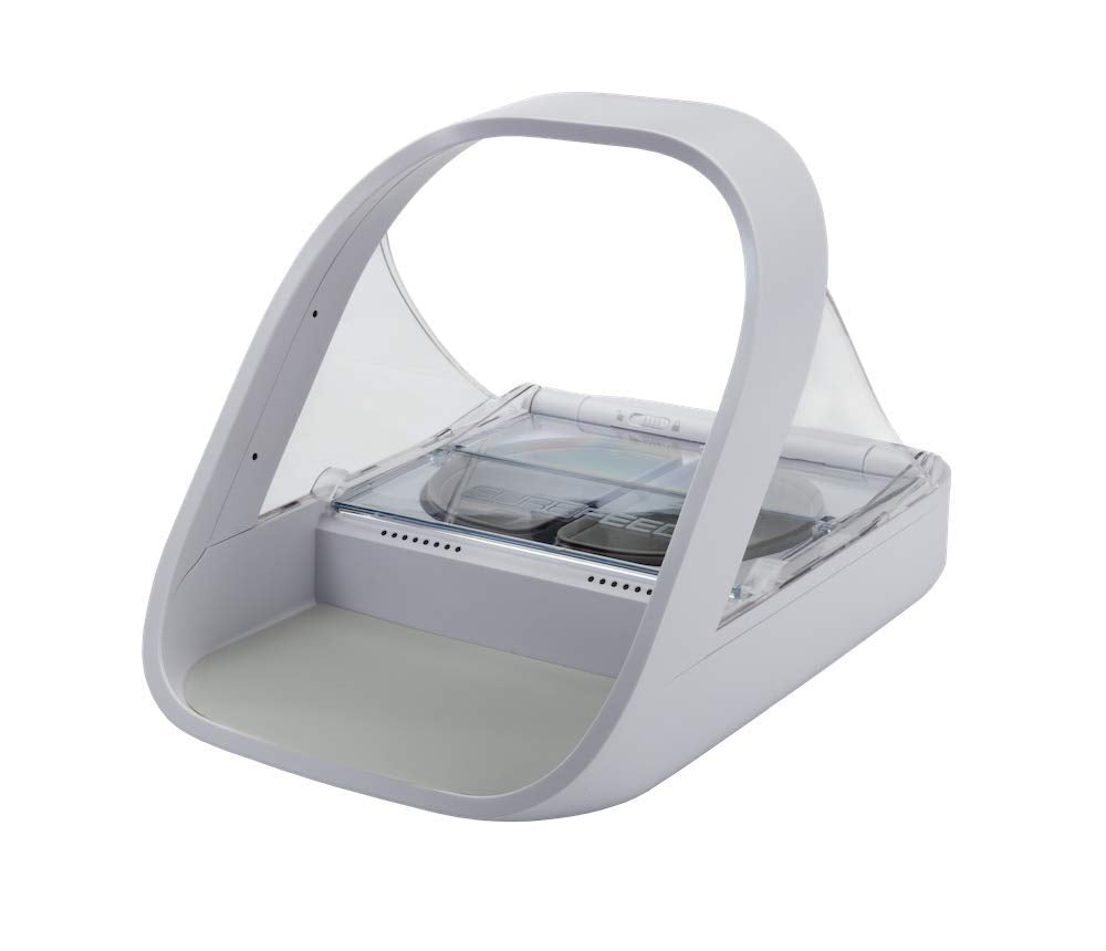 Dual-bowl setup for wet or dry food and lid sealing