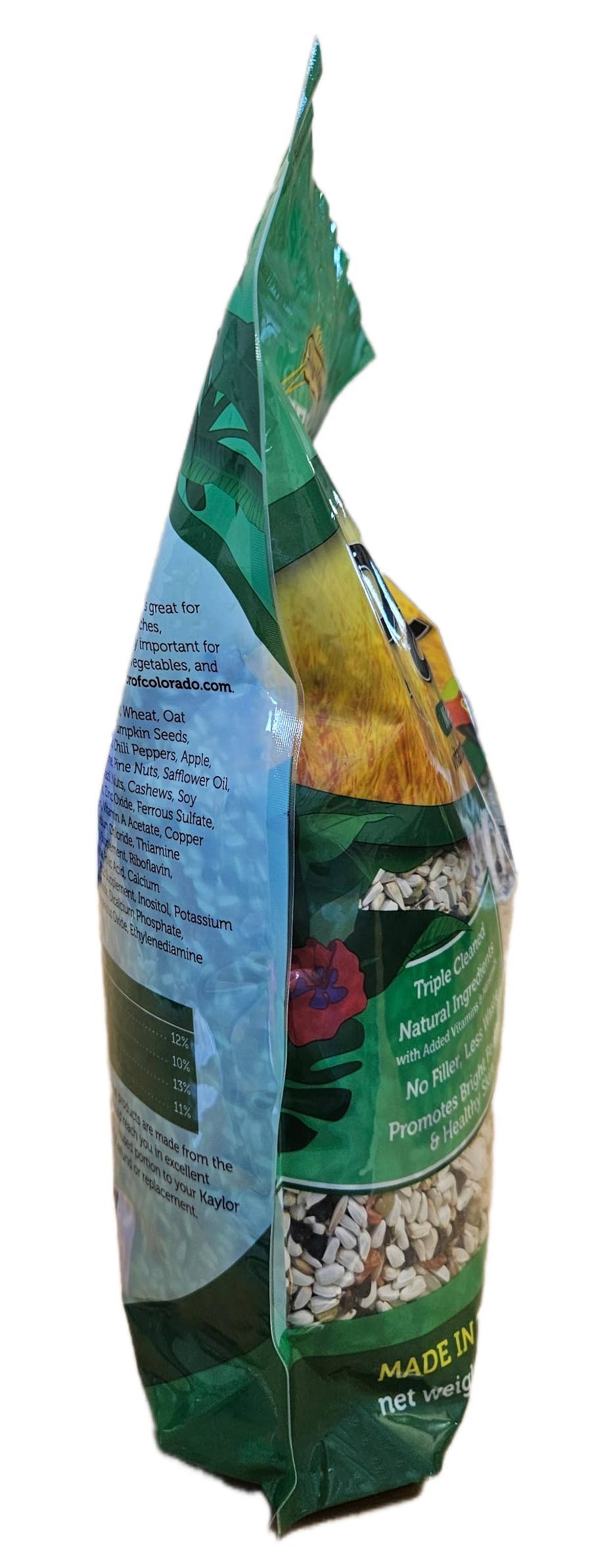 Sweet Harvest natural-ingredients-vitamin-enriched parrot food promotes daily vitality.
