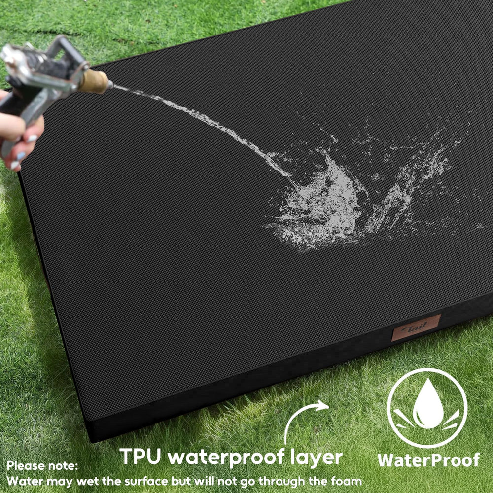 Tail Stories waterproof 600D Oxford fabric protects against spills