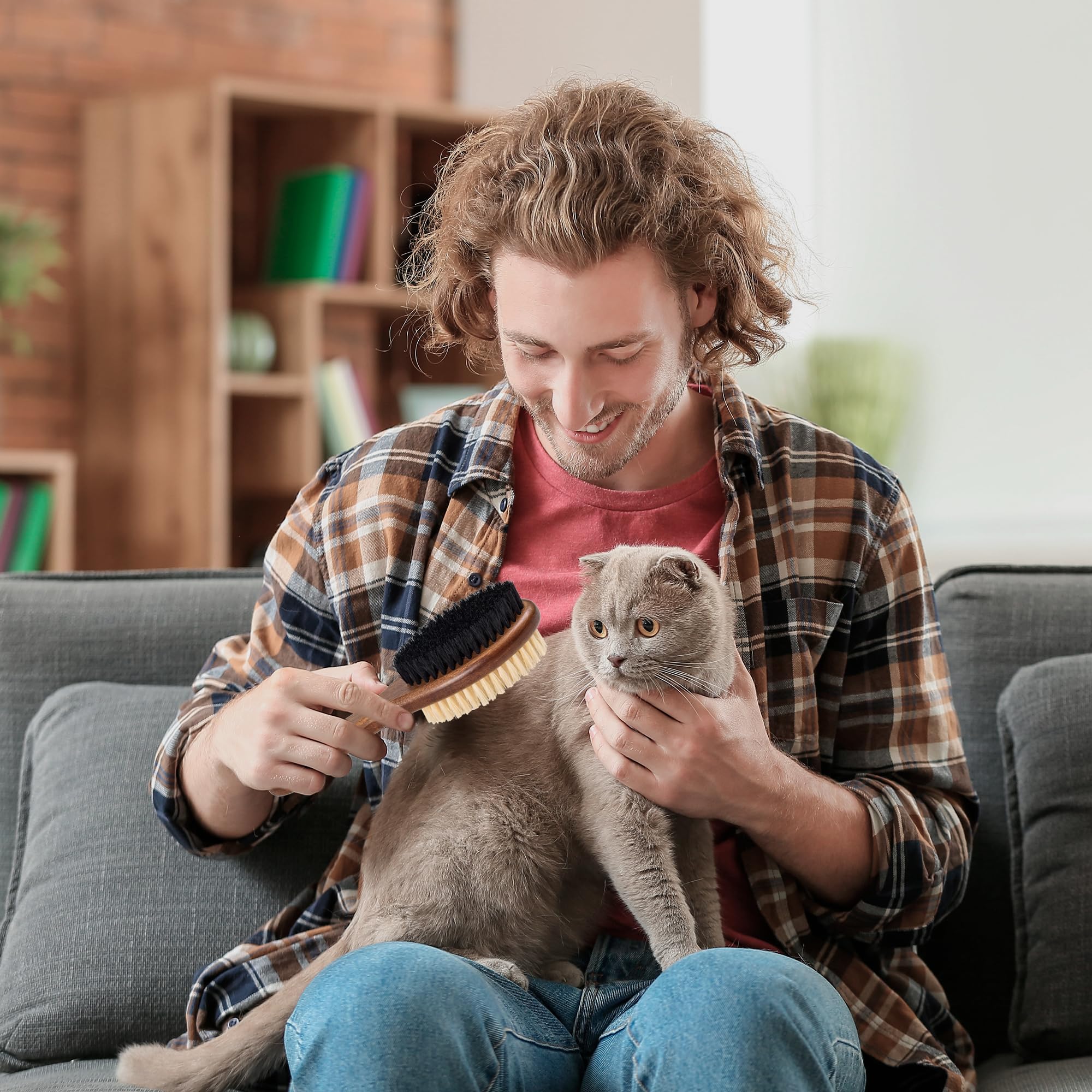 TAKAVU brush features a leather hanging loop for easy storage.