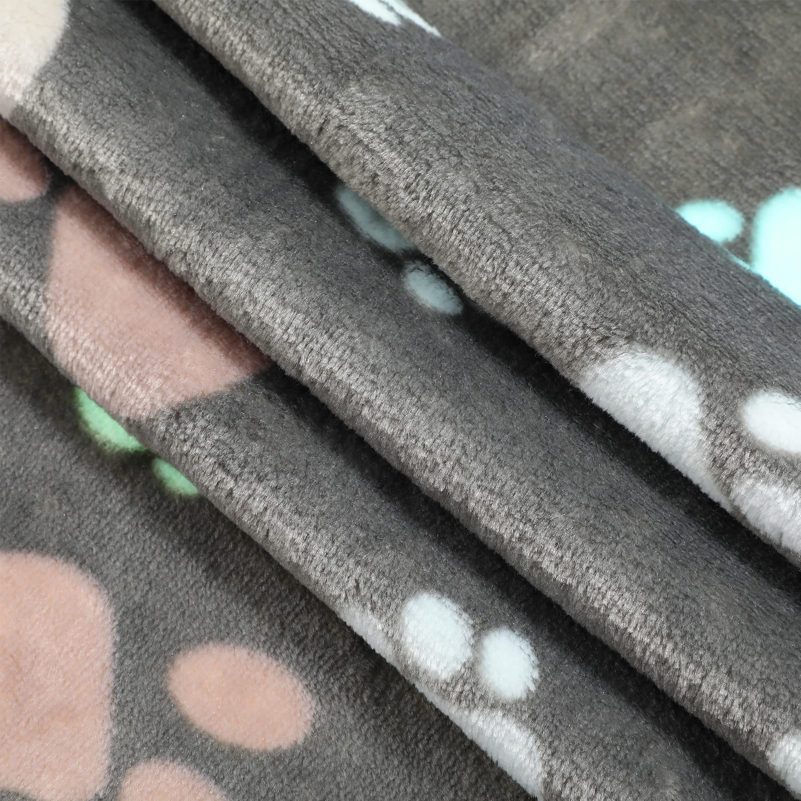 Tegeme 23x16 inch blanket in use for small dogs and cats