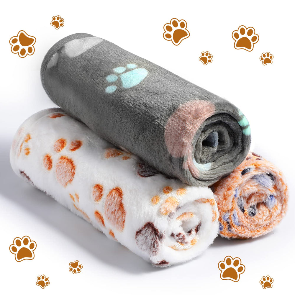 Tegeme blanket fits on crate bottom, protecting surfaces and reducing mess