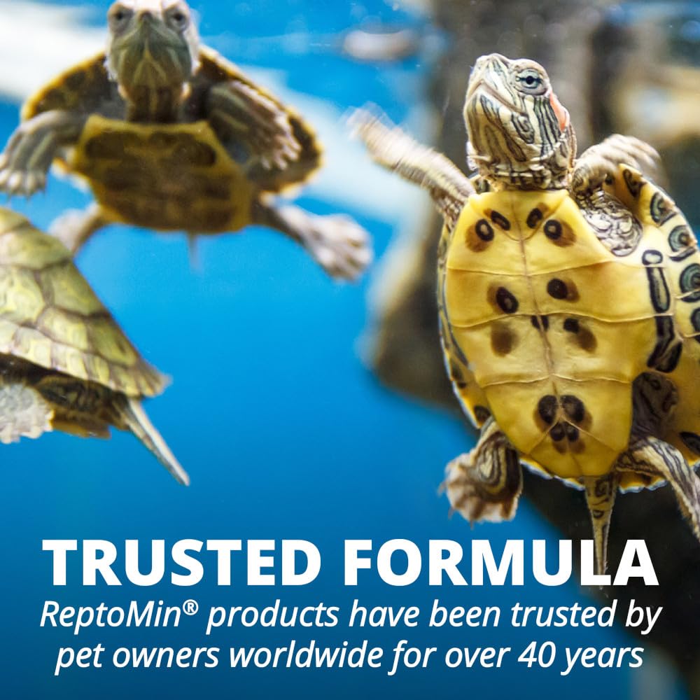 Packaging label highlights complete nutrition for aquatic pets.