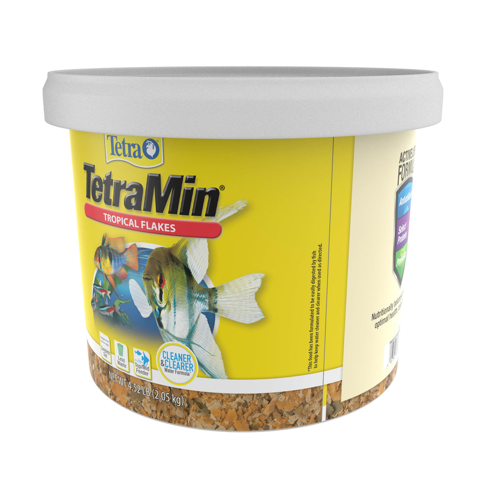 Front label of Tetramin flakes highlighting the Clear-Water Formula