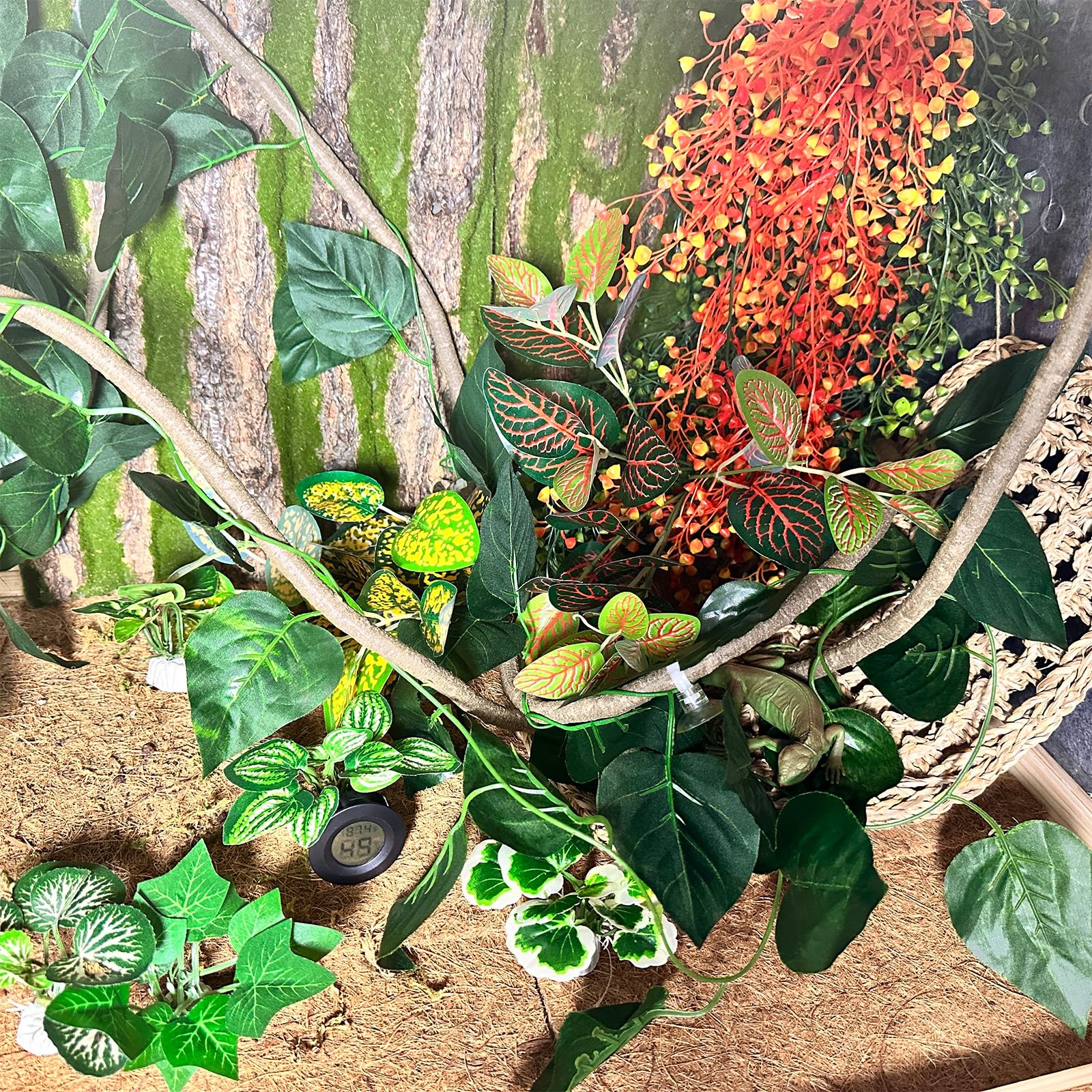 TFWADMX reptile vines add lush, realistic texture to the habitat.