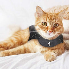 ThunderShirt Classic Cat Anxiety Jacket inside-strap design provides secure fit.
