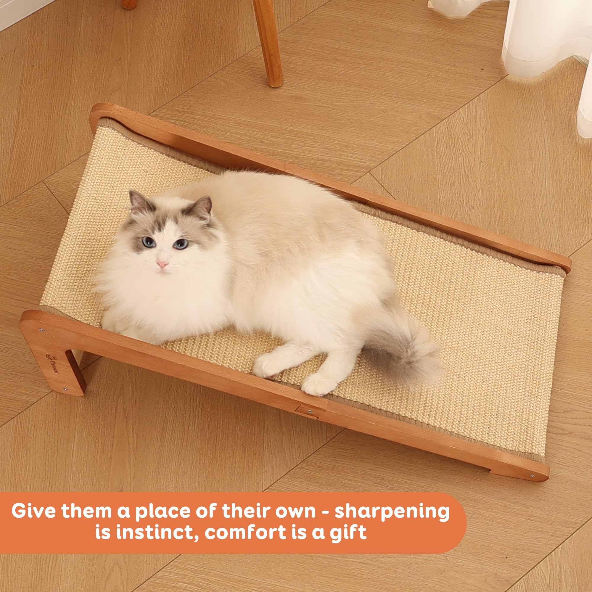 Tismucel sisal-scratcher-cat-scene captures indoor play and claw maintenance.