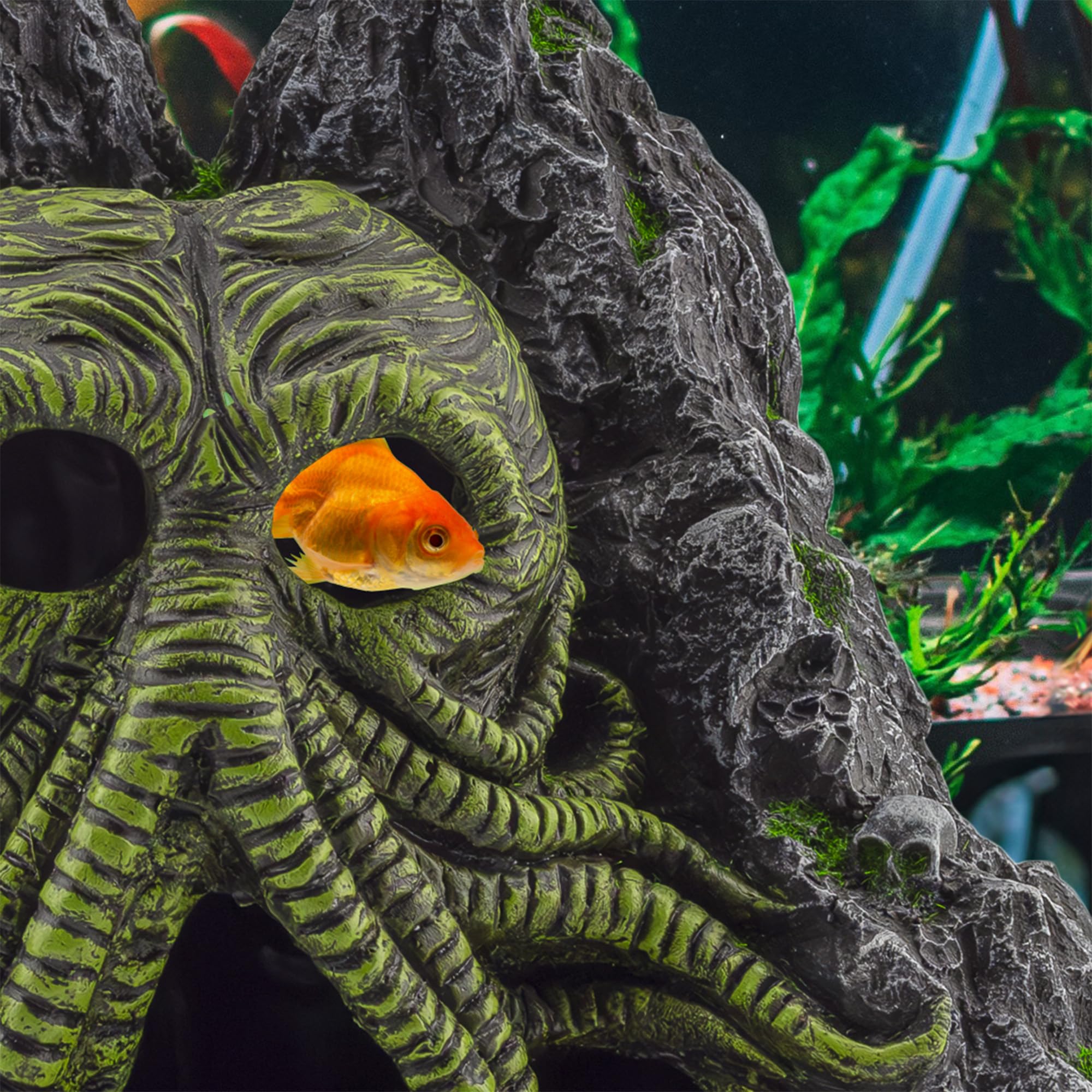 Resin craft of Toy Vault Cthulhu cave feels durable for freshwater and saltwater setups.