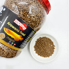 Toyuto color-boosting pellets with astaxanthin enhance fish vibrancy.
