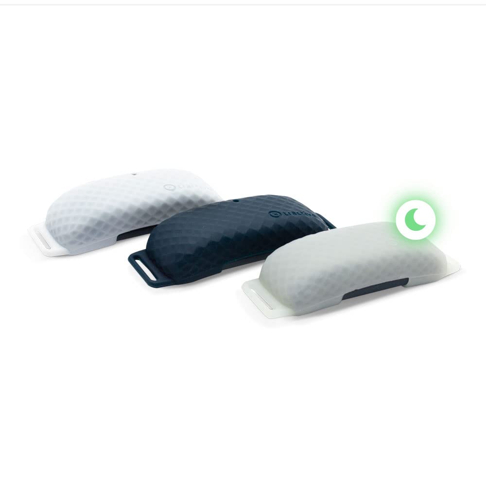 Tractive CAT 4 midnight blue attachment securely grips the tracker on a cat's collar.