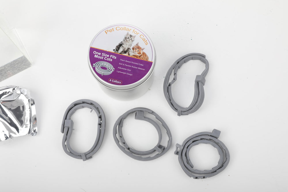 Cleanable Trihood collar keeps your cat comfortable after outdoor activity