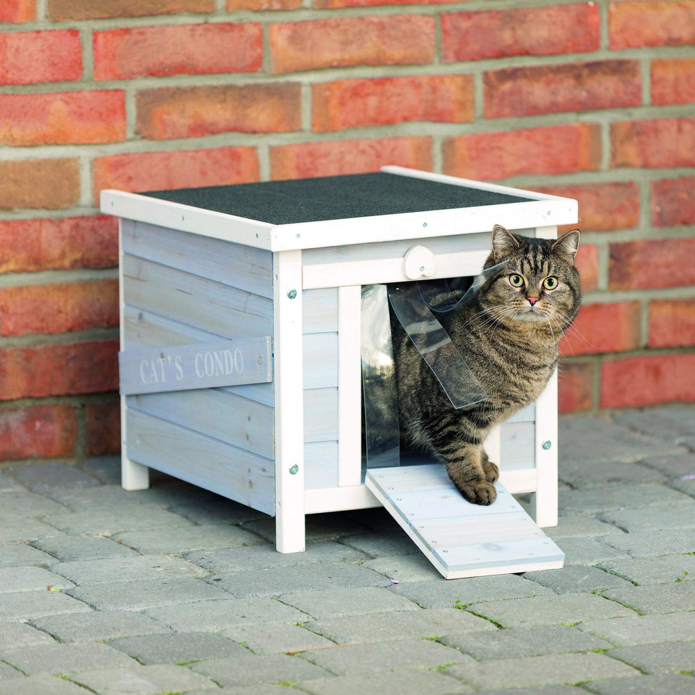 TRIXIE outdoor cat house showing asphalt roof for weather protection