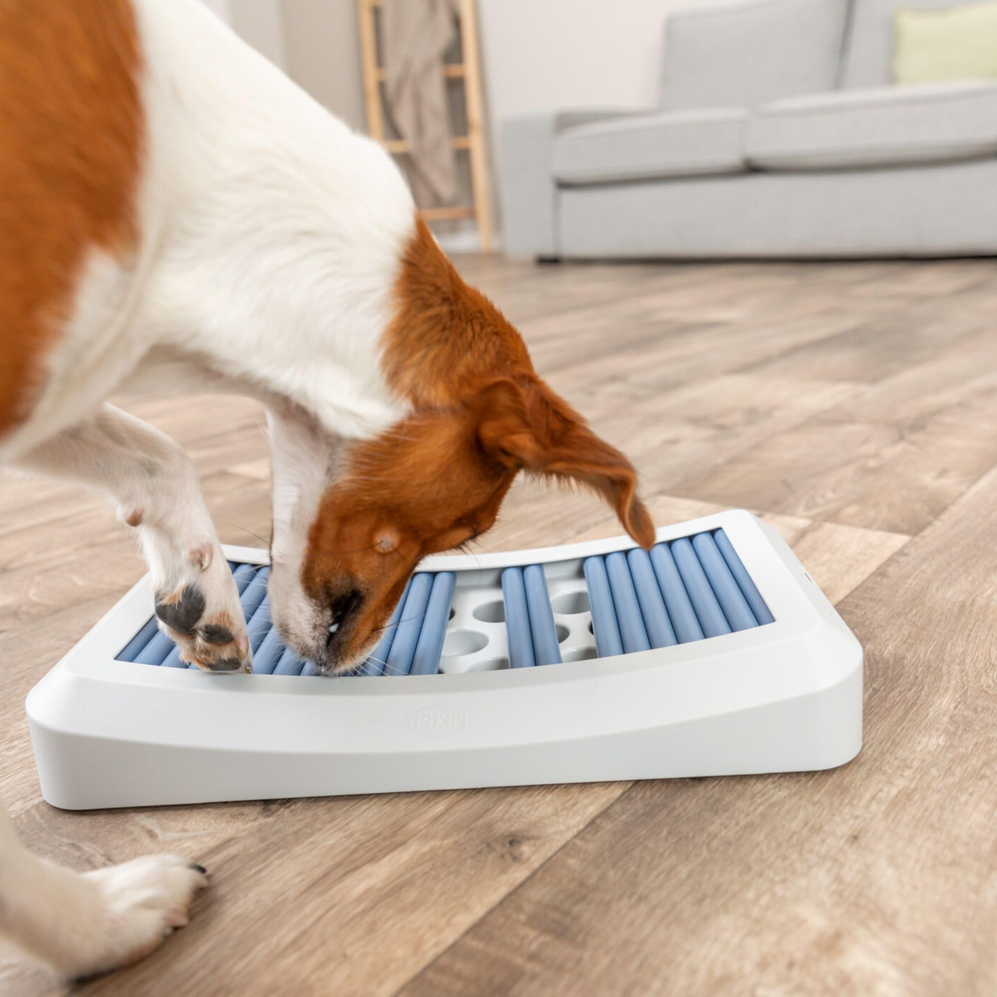 TRIXIE Rod Board easy-clean design simplifies post-play cleanup.