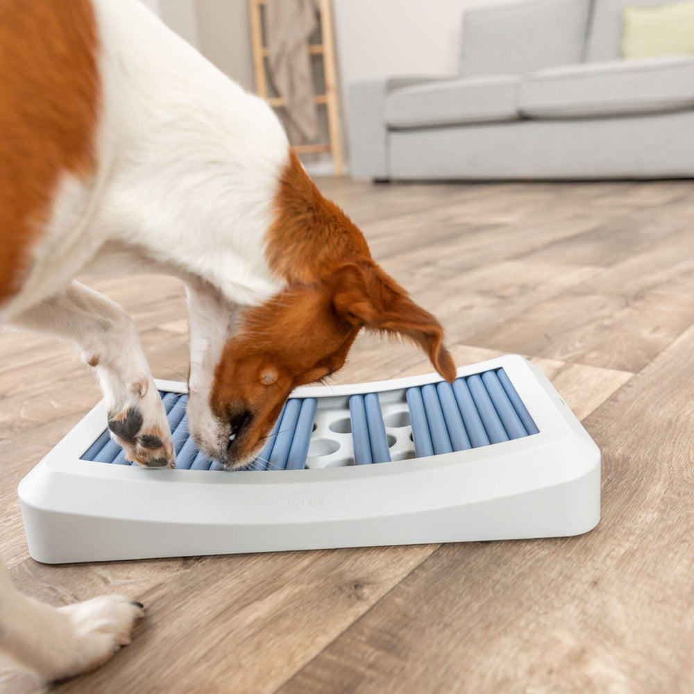 TRIXIE Rod Board easy-clean design simplifies post-play cleanup.