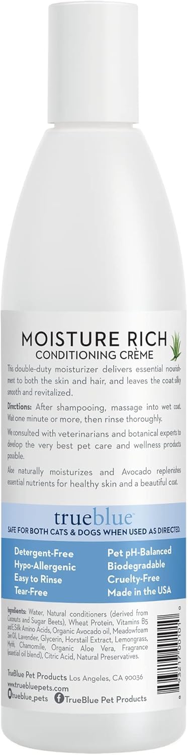 TrueBlue tearless conditioning crème applied during bath time for calm grooming.