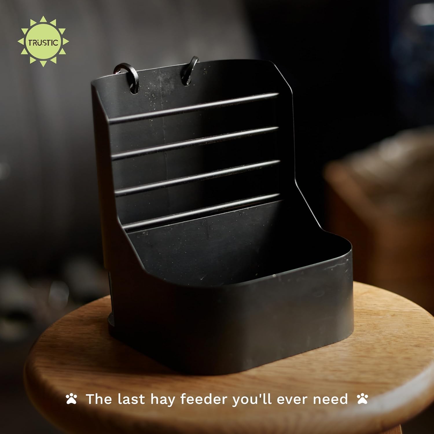 Packaging and dimensions indicate a compact, practical feeding solution.