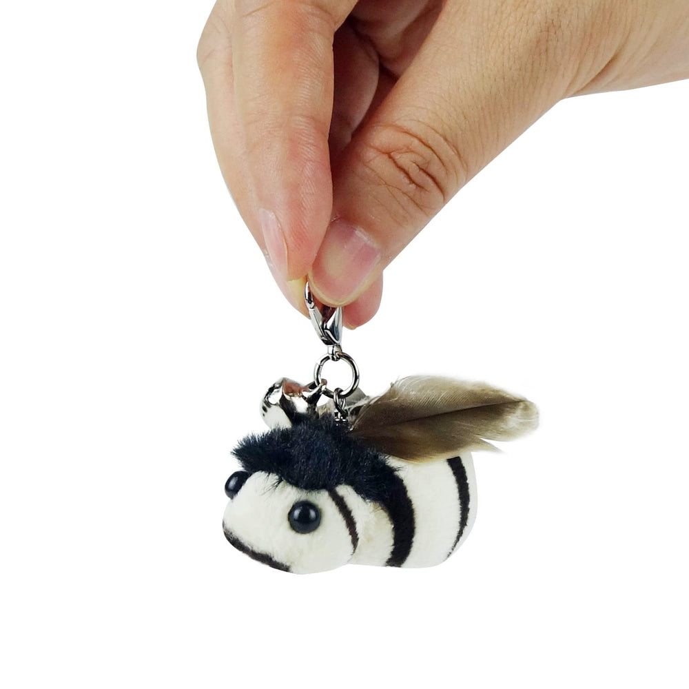 TTcat feather refill set demonstrates safe natural materials for playful sessions.