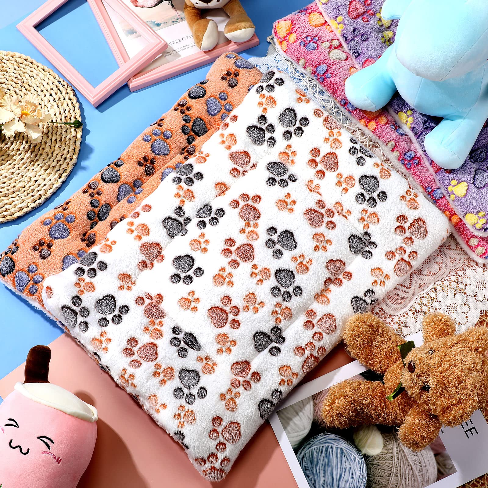 Tuanse portable small-animal bed mat designed for travel and car trips.