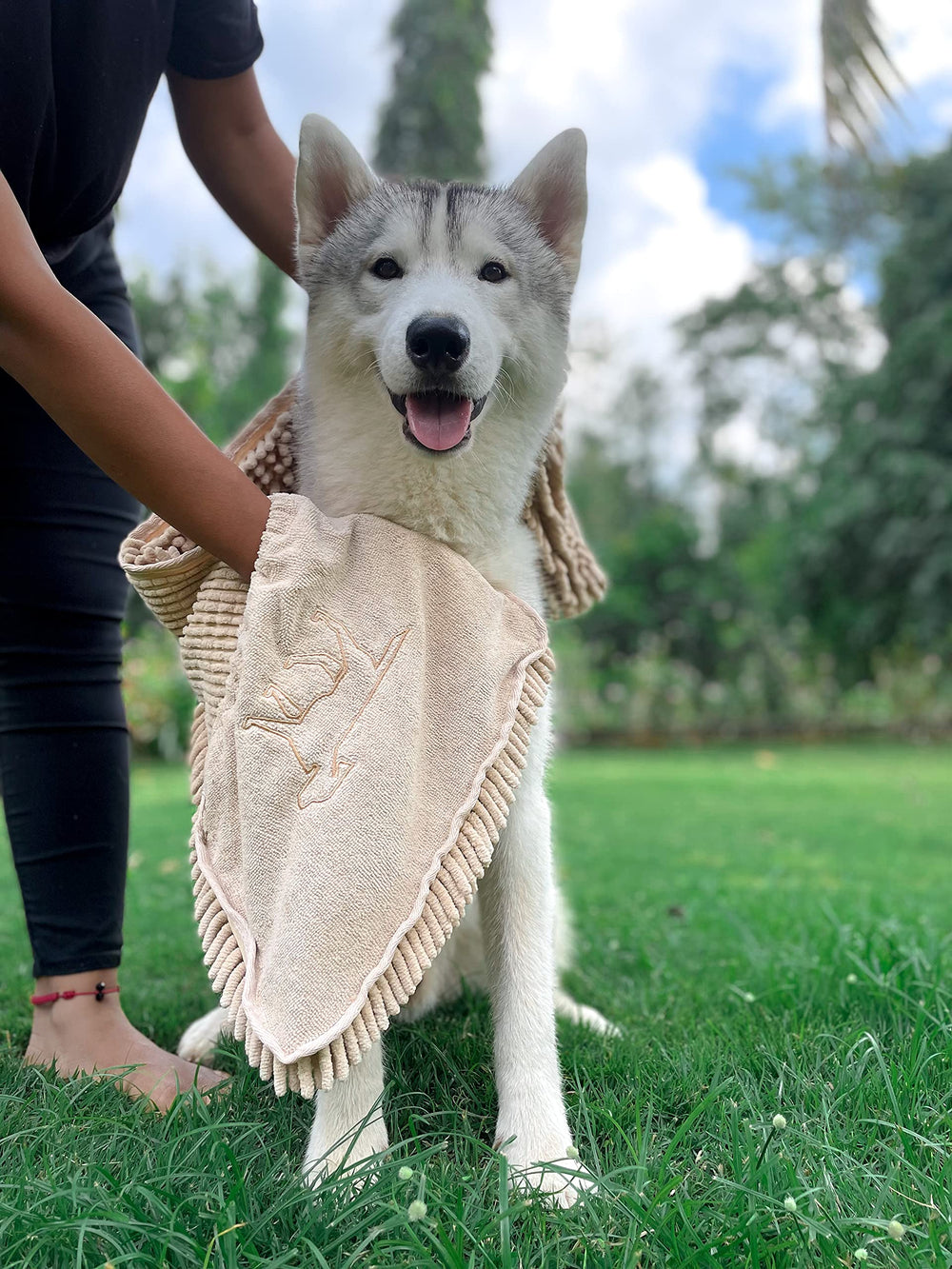 Tuff Pupper large towel covers wide coats and long bodies
